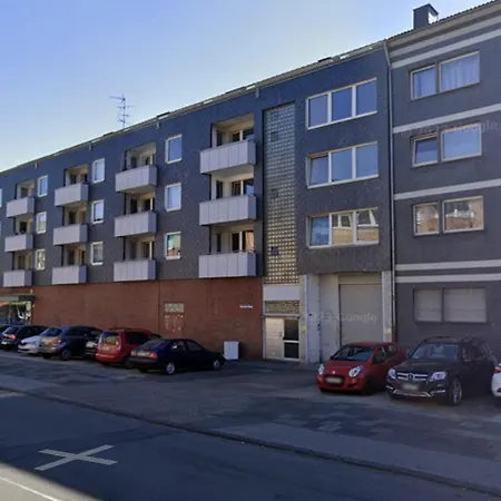 Apartment - Stellar Haven Deluxe With Cosmic Design - 3-Room Space-Themed Apartment 75 Qm - Central Location - Balcony - Renovated 2024 With Tv & Netflix - Full Kitchen - Free Parking - Near Metro & Airport - Galaxy-Inspired Interior - Duisburg