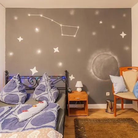 - Stellar Haven Deluxe With Cosmic Design - 3-Room Space-Themed Apartment 75 Qm - Central Location - Balcony - Renovated 2024 With Tv & Netflix - Full Kitchen - Free Parking - Near Metro & Airport - Galaxy-Inspired Interior - *
