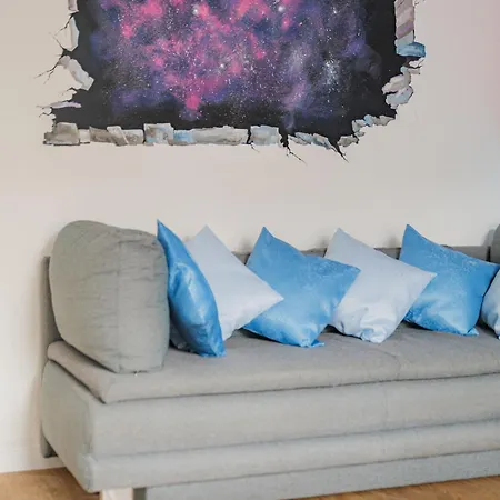 - Stellar Haven Deluxe With Cosmic Design - 3-Room Space-Themed Apartment 75 Qm - Central Location - Balcony - Renovated 2024 With Tv & Netflix - Full Kitchen - Free Parking - Near Metro & Airport - Galaxy-Inspired Interior - Apartment
