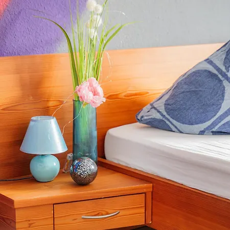 Apartment - Stellar Haven Deluxe With Cosmic Design - 3-Room Space-Themed Apartment 75 Qm - Central Location - Balcony - Renovated 2024 With Tv & Netflix - Full Kitchen - Free Parking - Near Metro & Airport - Galaxy-Inspired Interior - Duisburg