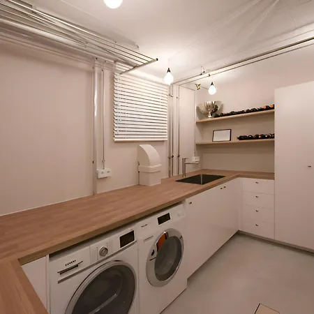 Apartment - Stellar Haven Deluxe With Cosmic Design - 3-Room Space-Themed Apartment 75 Qm - Central Location - Balcony - Renovated 2024 With Tv & Netflix - Full Kitchen - Free Parking - Near Metro & Airport - Galaxy-Inspired Interior - *