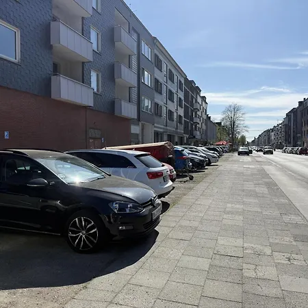 Apartment - Stellar Haven Deluxe With Cosmic Design - 3-Room Space-Themed Apartment 75 Qm - Central Location - Balcony - Renovated 2024 With Tv & Netflix - Full Kitchen - Free Parking - Near Metro & Airport - Galaxy-Inspired Interior -